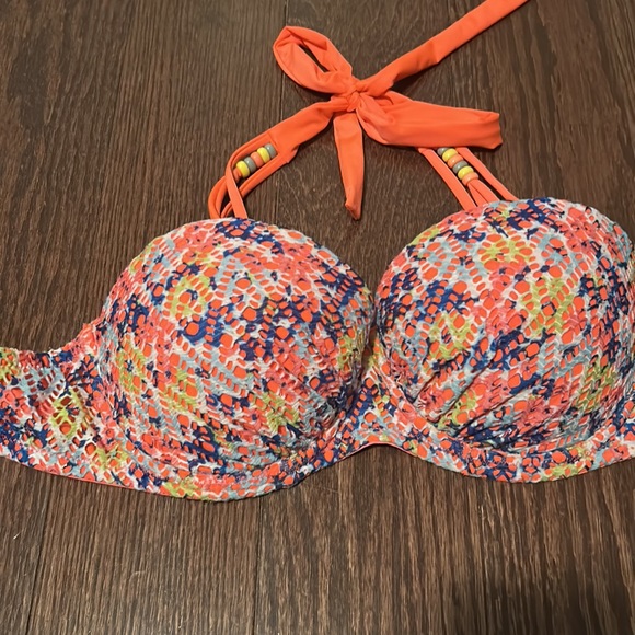 Bundle#4- 6 women's bathing suit tops - Picture 6 of 6